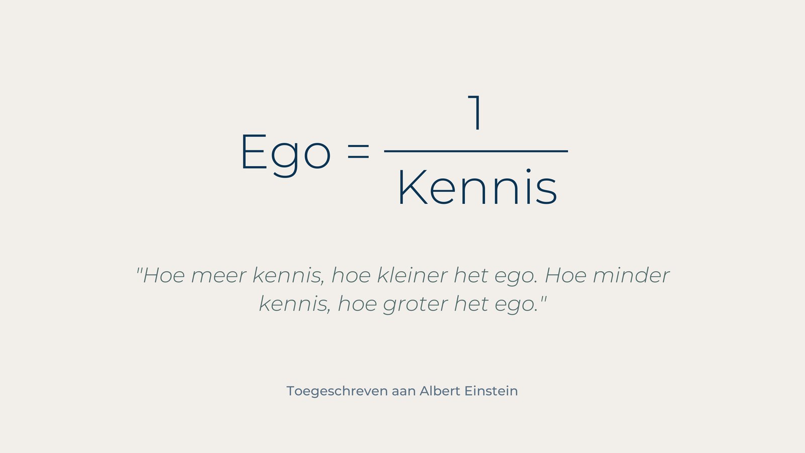 De formule Ego = 1 / Kennis, met een citaat toegeschreven aan Albert Einstein